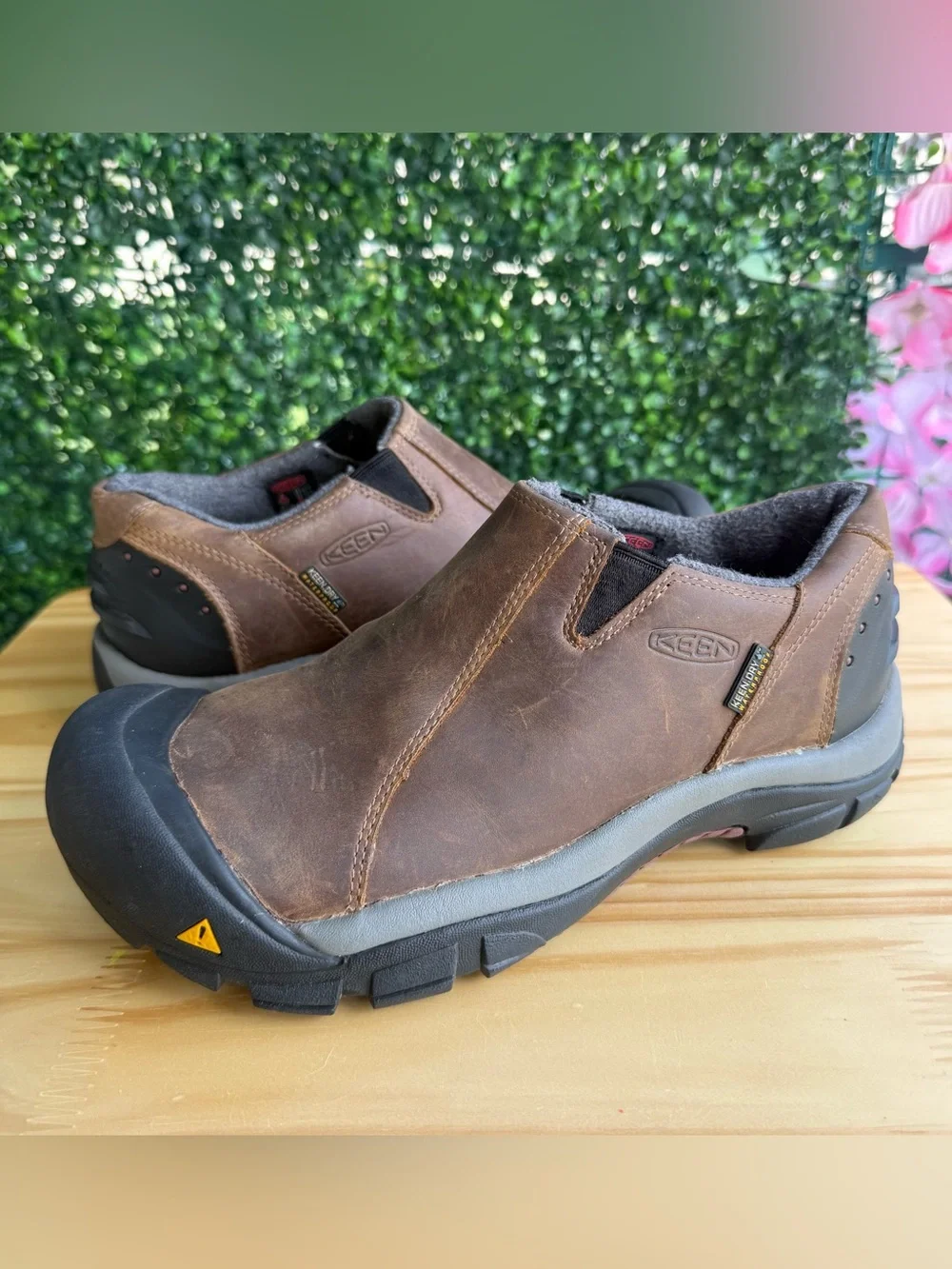 KEEN Brixen Low Mens 8 Waterproof Insulated Leather Slip On Shoes